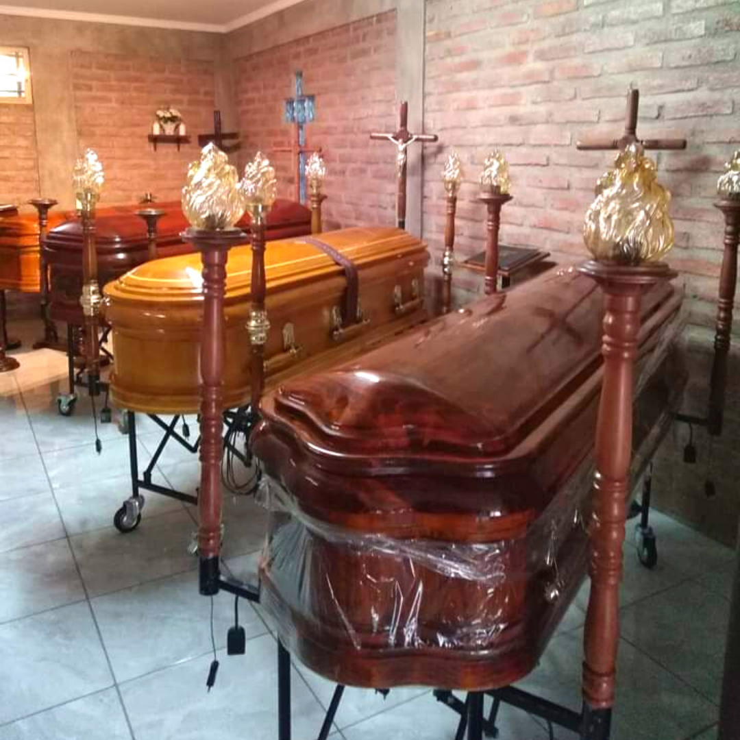 Urna Macker caoba con marqueteria para catalogo funerario