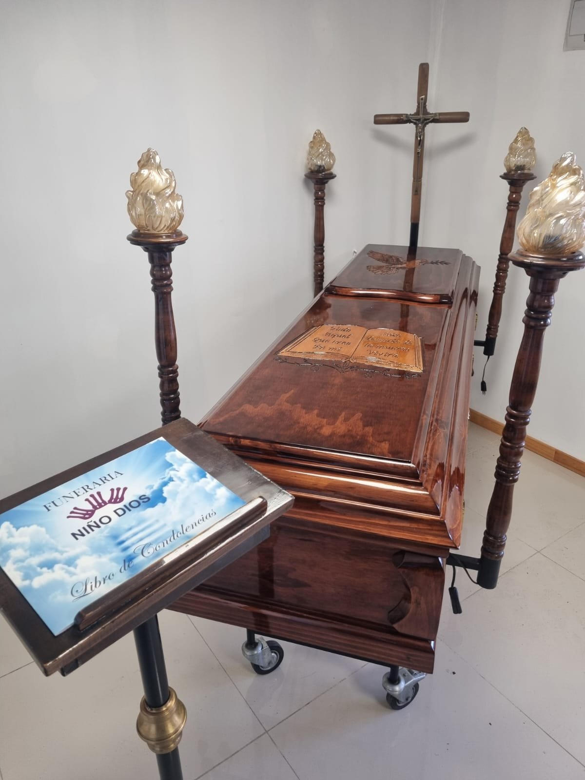 Plan básico con urna y capilla