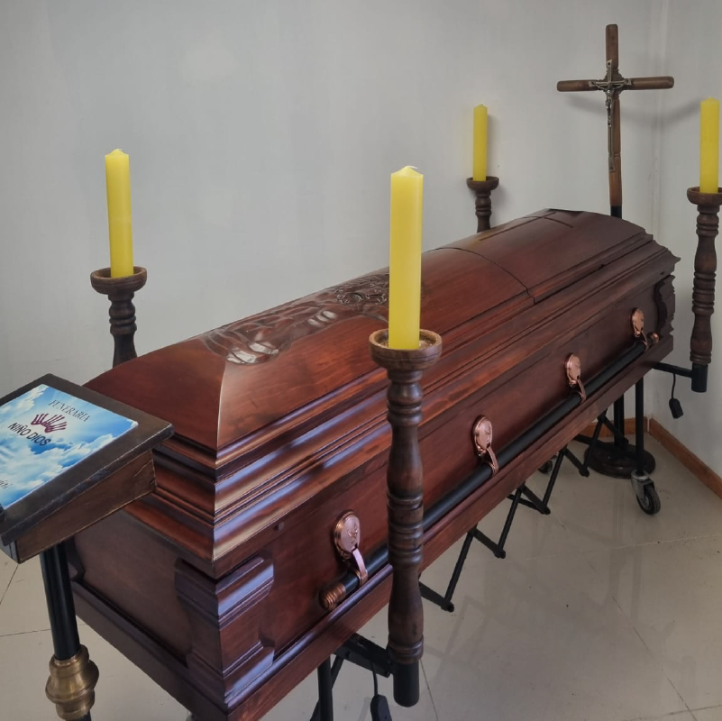Urna Macker pino cafe para servicio funerario superior